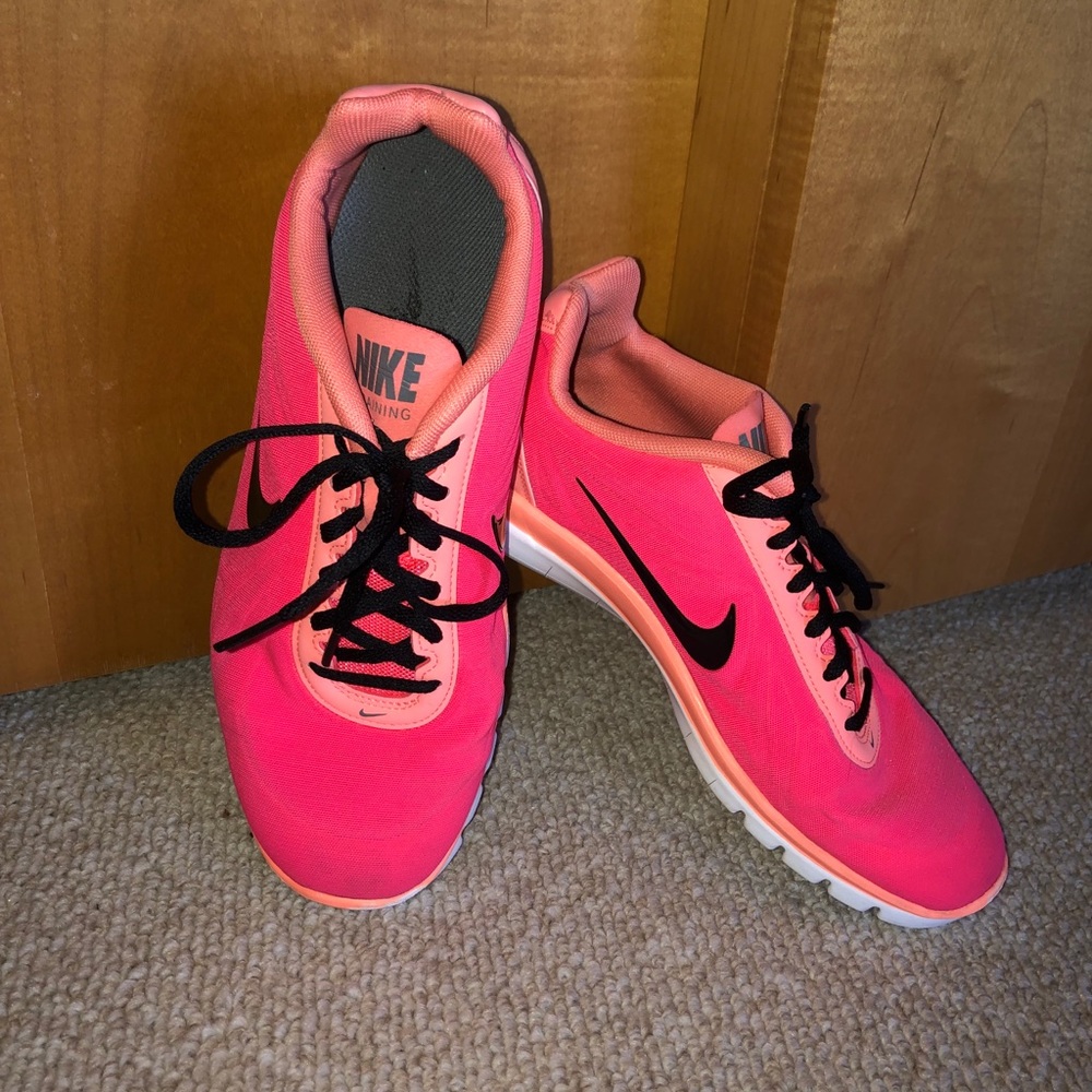 Nike training shoes size 8.5-barely worn - Picture 7 of 7
